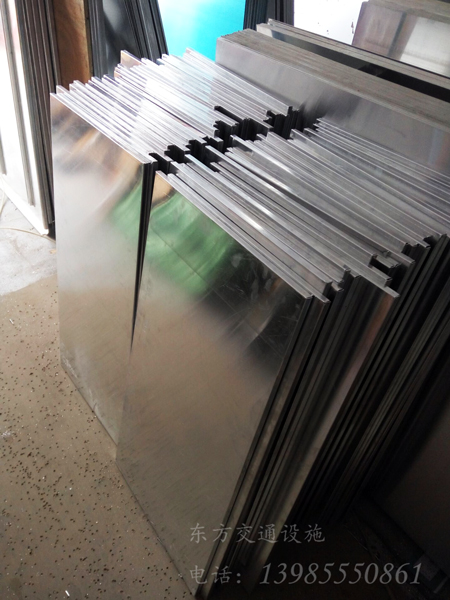 贵州交通设施：标牌